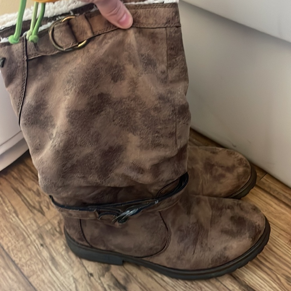 Women’s Spring or Fall Boots (shoes) 💗 - Picture 2 of 3